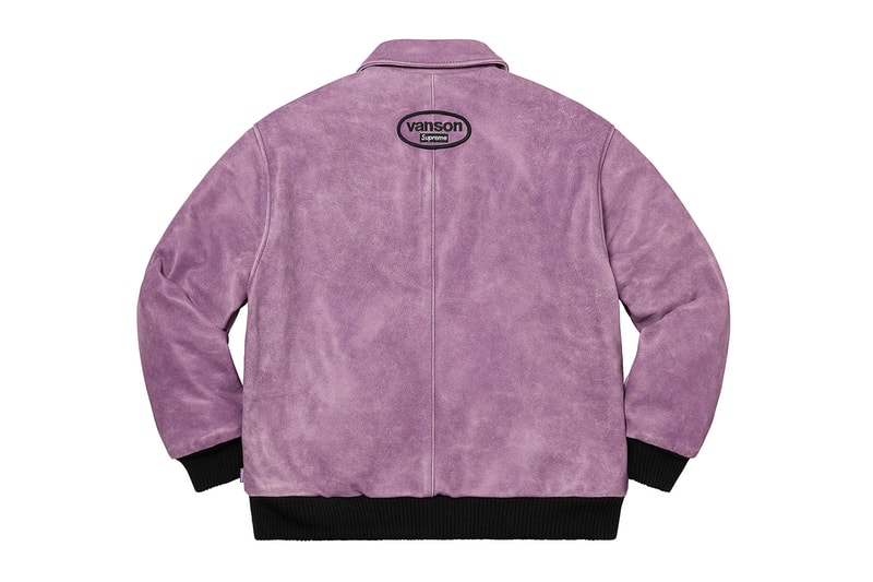 シュプリーム Supreme 2020年秋冬コレクション ジャケット いつも通り、ライトアウターから真冬仕様のダウンまで幅広いアイテムがラインアップ。なかでもLee Scratch Perry（リー・スクラッチ・ペリー）のアートワークを用いたデニムジャケット、定番パートナー〈VANSON（バンソン）〉のレザージャケット、GORE TEX 700-Fill ダウンジャケット、2019年秋冬シーズンに続いて招聘された〈葵産業〉とのコラボによるMA-1、2019年に他界した絵師・佐伯俊男のアートワークを随所にあしらったジャケット、こちらも2019年秋冬に続く登場となる〈Fox Racing（フォックス レーシング）〉製ジャケット、老舗ワークウェアブランド〈RefrigiWear（リフリッジウェア）〉とチームアップしたジャケット&ベスト、2011年秋冬コレクションのムービーから抜いた空中写真を全面プリントしたジップアップジャケット、アニメ『スマーフ（The Smurfs）』とのキャラクターを配置した迷彩柄のGORE TEXジャケットなどが並ぶ。