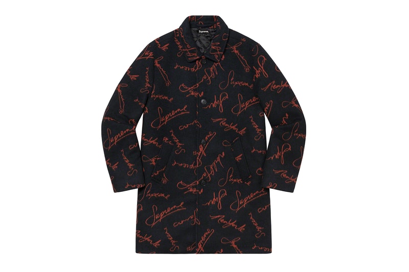 シュプリーム Supreme 2020年秋冬コレクション ジャケット いつも通り、ライトアウターから真冬仕様のダウンまで幅広いアイテムがラインアップ。なかでもLee Scratch Perry（リー・スクラッチ・ペリー）のアートワークを用いたデニムジャケット、定番パートナー〈VANSON（バンソン）〉のレザージャケット、GORE TEX 700-Fill ダウンジャケット、2019年秋冬シーズンに続いて招聘された〈葵産業〉とのコラボによるMA-1、2019年に他界した絵師・佐伯俊男のアートワークを随所にあしらったジャケット、こちらも2019年秋冬に続く登場となる〈Fox Racing（フォックス レーシング）〉製ジャケット、老舗ワークウェアブランド〈RefrigiWear（リフリッジウェア）〉とチームアップしたジャケット&ベスト、2011年秋冬コレクションのムービーから抜いた空中写真を全面プリントしたジップアップジャケット、アニメ『スマーフ（The Smurfs）』とのキャラクターを配置した迷彩柄のGORE TEXジャケットなどが並ぶ。