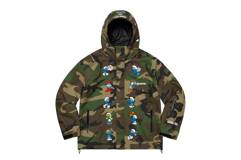 シュプリーム Supreme 2020年秋冬コレクション ジャケット いつも通り、ライトアウターから真冬仕様のダウンまで幅広いアイテムがラインアップ。なかでもLee Scratch Perry（リー・スクラッチ・ペリー）のアートワークを用いたデニムジャケット、定番パートナー〈VANSON（バンソン）〉のレザージャケット、GORE TEX 700-Fill ダウンジャケット、2019年秋冬シーズンに続いて招聘された〈葵産業〉とのコラボによるMA-1、2019年に他界した絵師・佐伯俊男のアートワークを随所にあしらったジャケット、こちらも2019年秋冬に続く登場となる〈Fox Racing（フォックス レーシング）〉製ジャケット、老舗ワークウェアブランド〈RefrigiWear（リフリッジウェア）〉とチームアップしたジャケット&ベスト、2011年秋冬コレクションのムービーから抜いた空中写真を全面プリントしたジップアップジャケット、アニメ『スマーフ（The Smurfs）』とのキャラクターを配置した迷彩柄のGORE TEXジャケットなどが並ぶ。