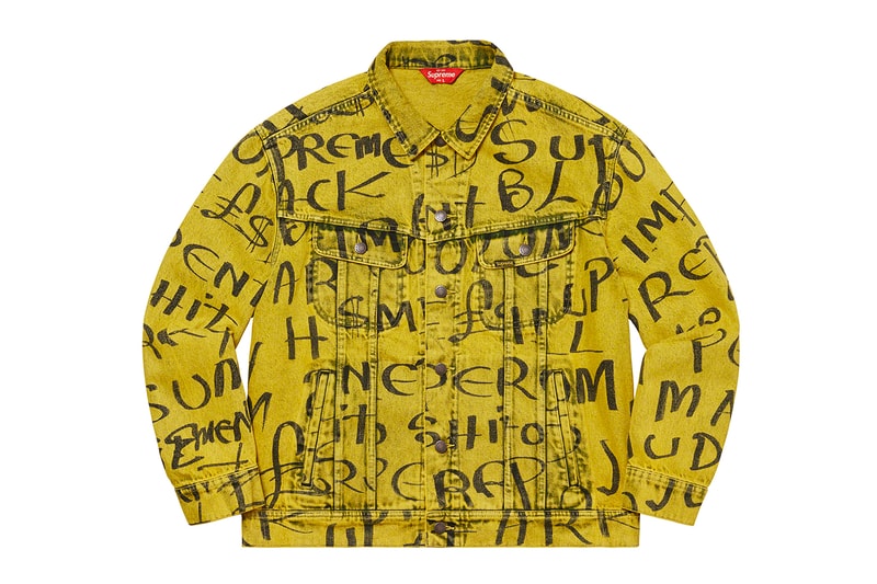 シュプリーム Supreme 2020年秋冬コレクション ジャケット いつも通り、ライトアウターから真冬仕様のダウンまで幅広いアイテムがラインアップ。なかでもLee Scratch Perry（リー・スクラッチ・ペリー）のアートワークを用いたデニムジャケット、定番パートナー〈VANSON（バンソン）〉のレザージャケット、GORE TEX 700-Fill ダウンジャケット、2019年秋冬シーズンに続いて招聘された〈葵産業〉とのコラボによるMA-1、2019年に他界した絵師・佐伯俊男のアートワークを随所にあしらったジャケット、こちらも2019年秋冬に続く登場となる〈Fox Racing（フォックス レーシング）〉製ジャケット、老舗ワークウェアブランド〈RefrigiWear（リフリッジウェア）〉とチームアップしたジャケット&ベスト、2011年秋冬コレクションのムービーから抜いた空中写真を全面プリントしたジップアップジャケット、アニメ『スマーフ（The Smurfs）』とのキャラクターを配置した迷彩柄のGORE TEXジャケットなどが並ぶ。