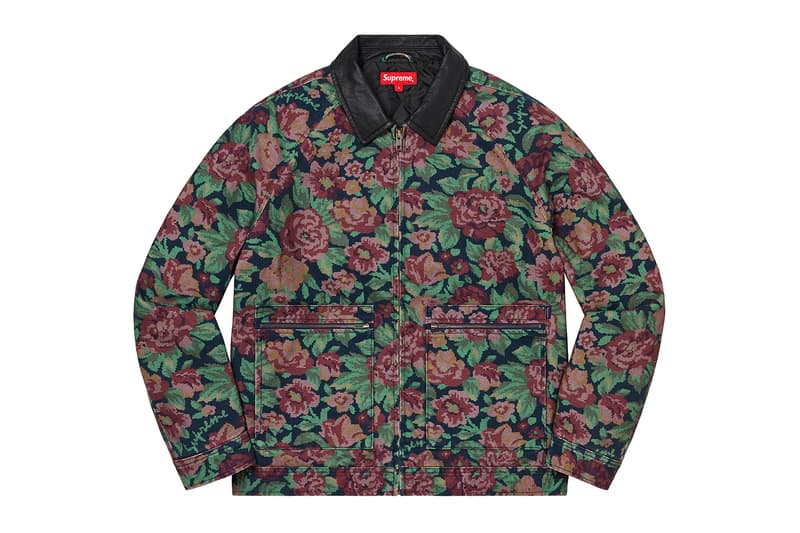 シュプリーム Supreme 2020年秋冬コレクション ジャケット いつも通り、ライトアウターから真冬仕様のダウンまで幅広いアイテムがラインアップ。なかでもLee Scratch Perry（リー・スクラッチ・ペリー）のアートワークを用いたデニムジャケット、定番パートナー〈VANSON（バンソン）〉のレザージャケット、GORE TEX 700-Fill ダウンジャケット、2019年秋冬シーズンに続いて招聘された〈葵産業〉とのコラボによるMA-1、2019年に他界した絵師・佐伯俊男のアートワークを随所にあしらったジャケット、こちらも2019年秋冬に続く登場となる〈Fox Racing（フォックス レーシング）〉製ジャケット、老舗ワークウェアブランド〈RefrigiWear（リフリッジウェア）〉とチームアップしたジャケット&ベスト、2011年秋冬コレクションのムービーから抜いた空中写真を全面プリントしたジップアップジャケット、アニメ『スマーフ（The Smurfs）』とのキャラクターを配置した迷彩柄のGORE TEXジャケットなどが並ぶ。