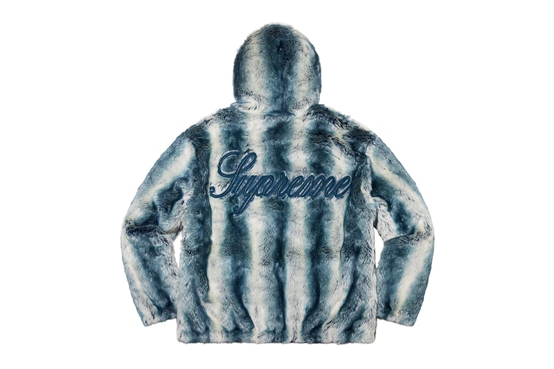 シュプリーム Supreme 2020年秋冬コレクション ジャケット いつも通り、ライトアウターから真冬仕様のダウンまで幅広いアイテムがラインアップ。なかでもLee Scratch Perry（リー・スクラッチ・ペリー）のアートワークを用いたデニムジャケット、定番パートナー〈VANSON（バンソン）〉のレザージャケット、GORE TEX 700-Fill ダウンジャケット、2019年秋冬シーズンに続いて招聘された〈葵産業〉とのコラボによるMA-1、2019年に他界した絵師・佐伯俊男のアートワークを随所にあしらったジャケット、こちらも2019年秋冬に続く登場となる〈Fox Racing（フォックス レーシング）〉製ジャケット、老舗ワークウェアブランド〈RefrigiWear（リフリッジウェア）〉とチームアップしたジャケット&ベスト、2011年秋冬コレクションのムービーから抜いた空中写真を全面プリントしたジップアップジャケット、アニメ『スマーフ（The Smurfs）』とのキャラクターを配置した迷彩柄のGORE TEXジャケットなどが並ぶ。
