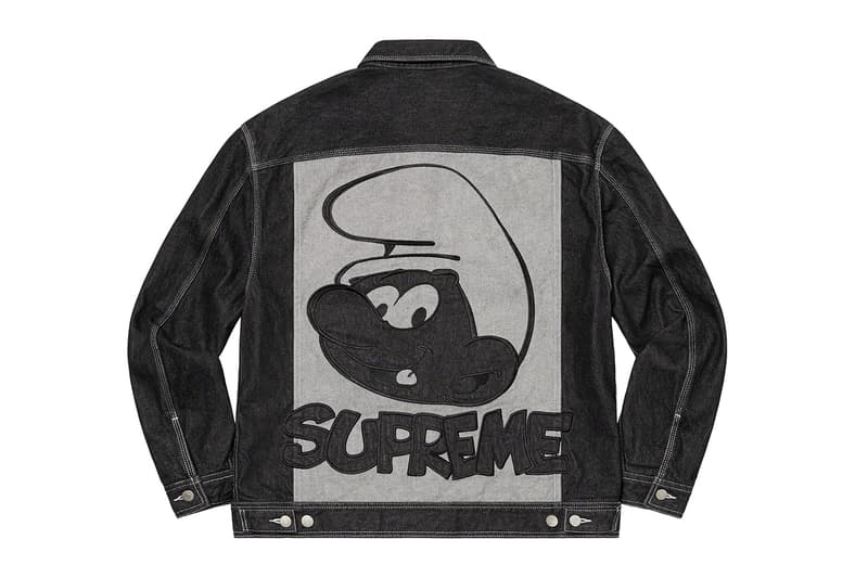 シュプリーム Supreme 2020年秋冬コレクション ジャケット いつも通り、ライトアウターから真冬仕様のダウンまで幅広いアイテムがラインアップ。なかでもLee Scratch Perry（リー・スクラッチ・ペリー）のアートワークを用いたデニムジャケット、定番パートナー〈VANSON（バンソン）〉のレザージャケット、GORE TEX 700-Fill ダウンジャケット、2019年秋冬シーズンに続いて招聘された〈葵産業〉とのコラボによるMA-1、2019年に他界した絵師・佐伯俊男のアートワークを随所にあしらったジャケット、こちらも2019年秋冬に続く登場となる〈Fox Racing（フォックス レーシング）〉製ジャケット、老舗ワークウェアブランド〈RefrigiWear（リフリッジウェア）〉とチームアップしたジャケット&ベスト、2011年秋冬コレクションのムービーから抜いた空中写真を全面プリントしたジップアップジャケット、アニメ『スマーフ（The Smurfs）』とのキャラクターを配置した迷彩柄のGORE TEXジャケットなどが並ぶ。