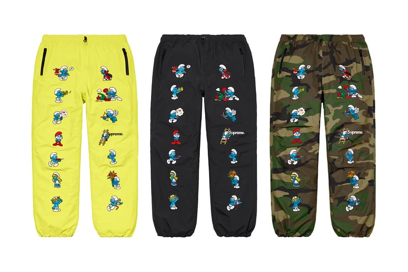 シュプリーム Supreme 2020年秋冬コレクション パンツ 今季はボンテージパンツやスタッズ付きのワークパンツといったパンク要素溢れるものから、アニメ『スマーフ（The Smurfs）』や〈Fox Racing（フォックス レーシング）〉とのコラボピース、絵師・佐伯俊男、Lee Scratch Perry（リー・スクラッチ・ペリー）のアートワークを使ったデニムパンツなどセットアップで着こなしたいアイテムまでが揃う。その他にもカーペンターパンツ、ナイロンパンツ、ベロアパンツ、カーゴパンツなど幅広いスタイルに対応できるピースが多数ラインアップ。