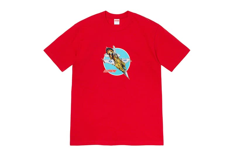 シュプリーム Supreme 2020年秋冬コレクション Tシャツ ボックスロゴTシャツを着用する伝説的サックス奏者 Pharoah Sanders（ファラオ・サンダース）の姿をプリントした逸品から、サイトのログイン時に見かける「私はロボットではありません」の画像選択をモチーフにした遊び心のあるもの、ポップなグラフィックを全面に打ち出したデザインまでラインアップする。