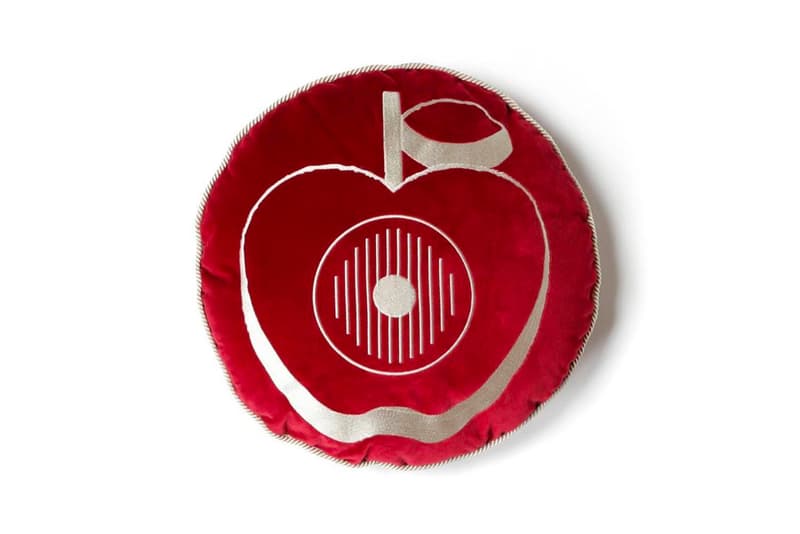 アンダーカバーから7型のオリジナルクッションがリリース UNDERCOVER release seven original Pillows