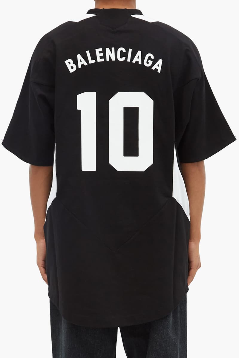 Balenciaga がリュクス感溢れる新作フットボールジャージを発表 Balenciaga Fall/Winter 2020 Football Jersey Logo-Embroidered Cotton-Jersey T-Shirt Soccer Demna Gvasalia Runway FW20 Show $780 USD Drop Release