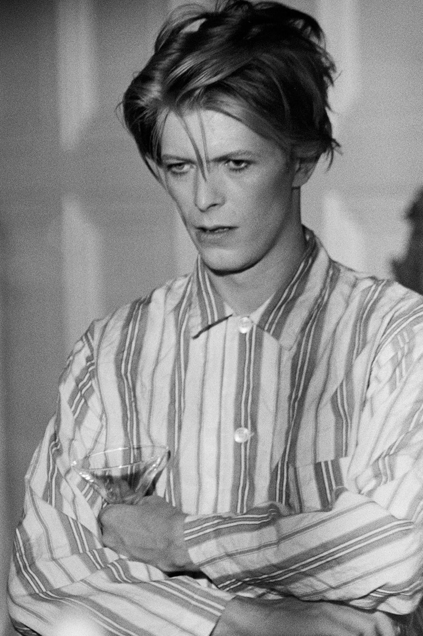 伝説的ロックミュージシャン David Bowie の1970代初頭にかけて開催されたツアーの舞台裏を捉えた未公開写真を展示　David bowie Geoff MacCormack Brighton Museum 2020 rock n roll with me 2021 when does it open close 