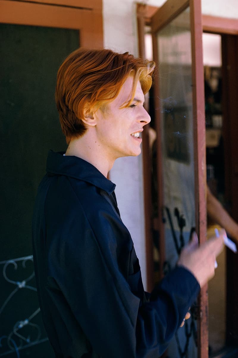 伝説的ロックミュージシャン David Bowie の1970代初頭にかけて開催されたツアーの舞台裏を捉えた未公開写真を展示　David bowie Geoff MacCormack Brighton Museum 2020 rock n roll with me 2021 when does it open close 