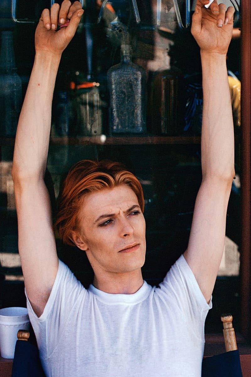 伝説的ロックミュージシャン David Bowie の1970代初頭にかけて開催されたツアーの舞台裏を捉えた未公開写真を展示　David bowie Geoff MacCormack Brighton Museum 2020 rock n roll with me 2021 when does it open close 
