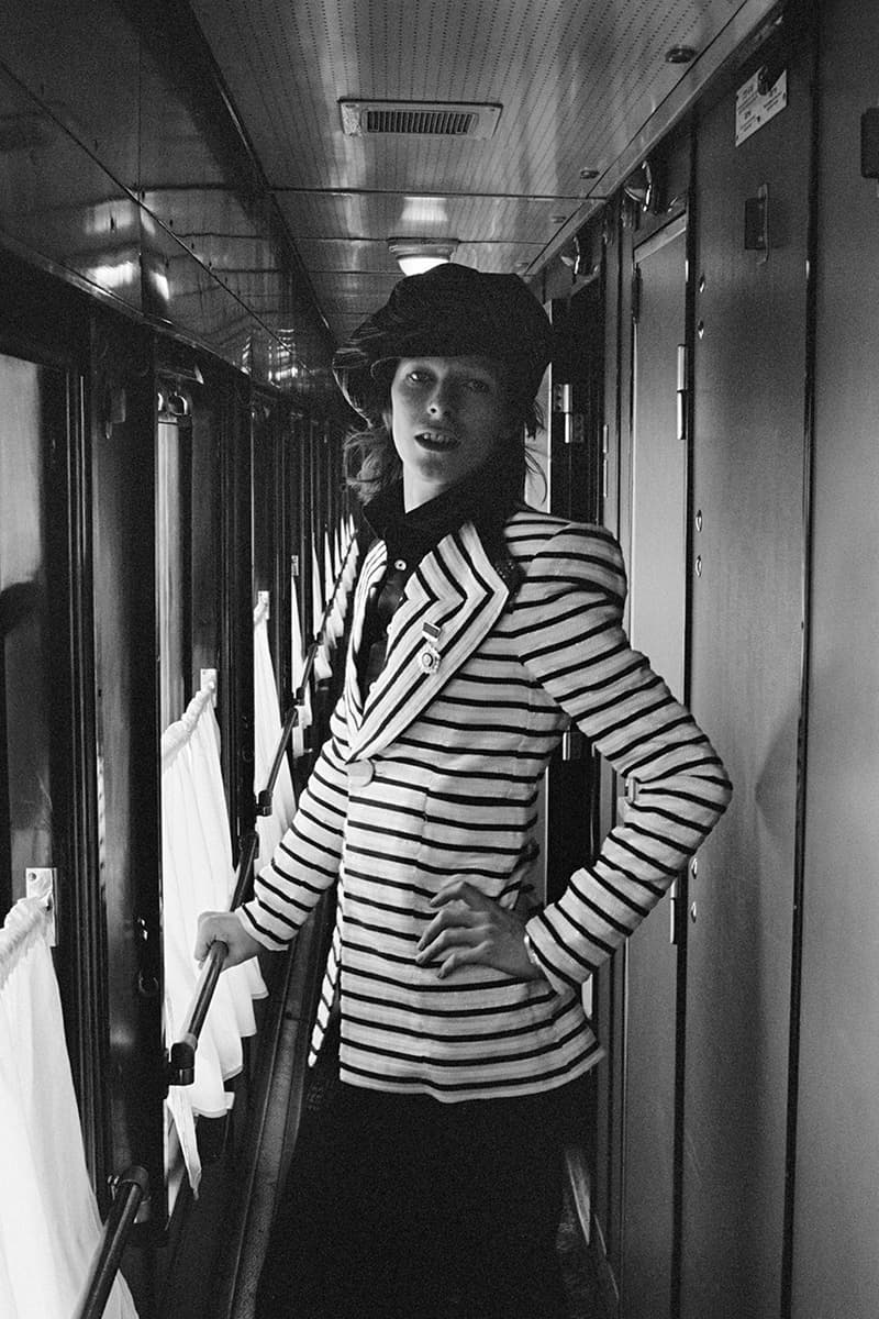 伝説的ロックミュージシャン David Bowie の1970代初頭にかけて開催されたツアーの舞台裏を捉えた未公開写真を展示　David bowie Geoff MacCormack Brighton Museum 2020 rock n roll with me 2021 when does it open close 