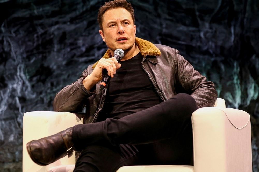 イーロン・マスク の純資産が1日で163億ドル目減りする Elon Musk's Wealth Drops $16.3 Billion USD in Record Single-Day Loss Tesla  S&P 500 Index Jeff Bezos Amazon Bloomberg 
