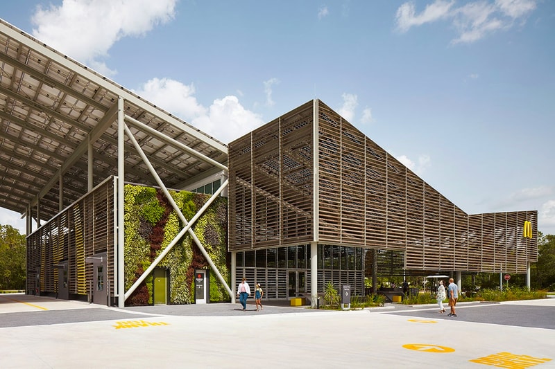 マクドナルドが消費するエネルギーをゼロにした第1号店をオープン McDonalds Zero Energy Disney World florida Restaurant eco environment friendly