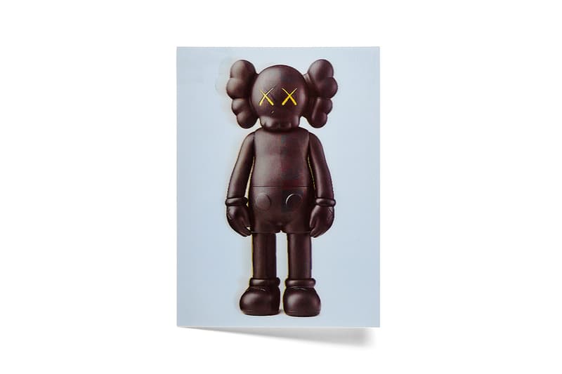 モマ デザイン ストアがギフトにも最適なカウズのマーチャンダイズを販売中 MoMA Design Store Launches KAWS Merch Collection