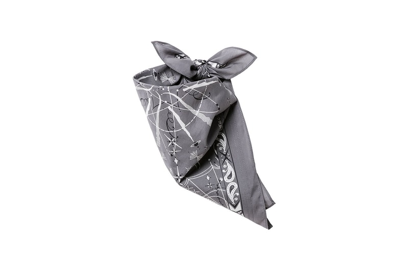 サカイがドクターウーの sacai が Dr.Woo の手がけたバンダナ柄を用いたキッズアイテムを受注販売 