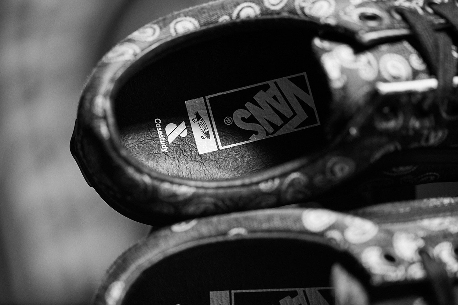 Vault by Vans が韓国のセレクトショップ『Case Study』と第2弾となるコラボフットウェアを発表 Case Study Joins Vault by Vans for a Jacquard Paisley Old Skool sneakers Seoul South Korea skate 