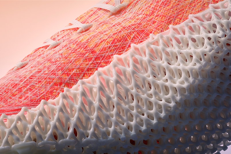 adidas が継ぎ目のない1枚のアッパーからなるランニングシューズ  FUTURECRAFT.STRUNG を発表
