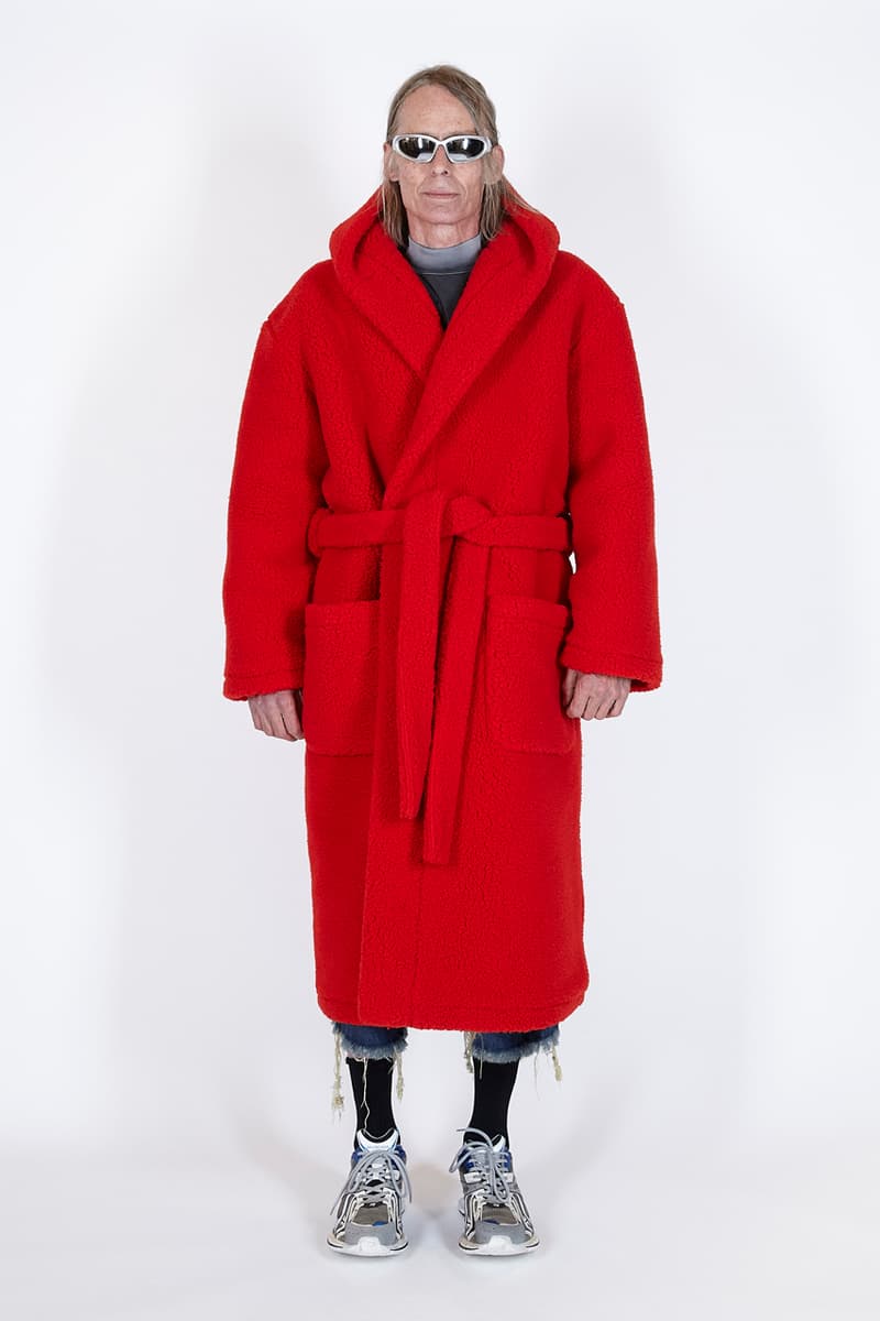 バレンシアガ 2021年夏プレコレクション Balenciaga Summer 2021 Pre-Collection Runway Mens Womens Unisex X-Pander Sneaker Homeware Loungewear Robes Sustainability Upcycling Eco Friendly Prints Pet Shop Graphics Sunglasses at Night Paris Walking Demna Gvasalia Neo Classic Bag 