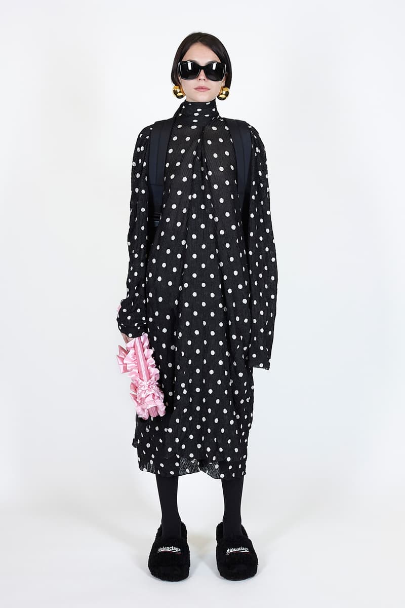 バレンシアガ 2021年夏プレコレクション Balenciaga Summer 2021 Pre-Collection Runway Mens Womens Unisex X-Pander Sneaker Homeware Loungewear Robes Sustainability Upcycling Eco Friendly Prints Pet Shop Graphics Sunglasses at Night Paris Walking Demna Gvasalia Neo Classic Bag 