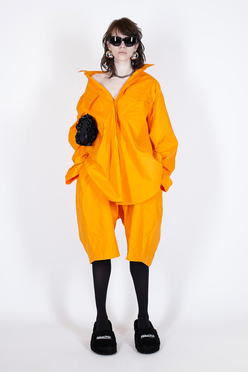 バレンシアガ 2021年夏プレコレクション Balenciaga Summer 2021 Pre-Collection Runway Mens Womens Unisex X-Pander Sneaker Homeware Loungewear Robes Sustainability Upcycling Eco Friendly Prints Pet Shop Graphics Sunglasses at Night Paris Walking Demna Gvasalia Neo Classic Bag 