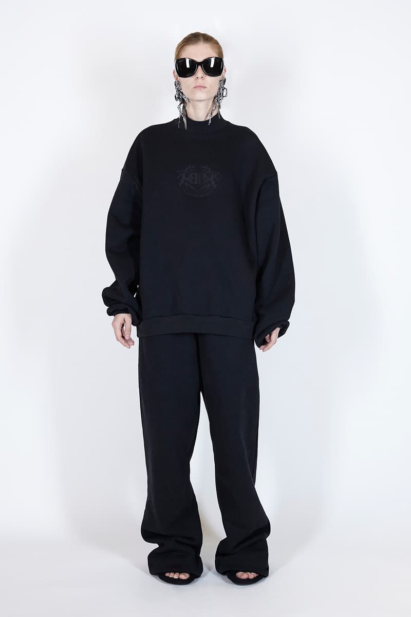 バレンシアガ 2021年夏プレコレクション Balenciaga Summer 2021 Pre-Collection Runway Mens Womens Unisex X-Pander Sneaker Homeware Loungewear Robes Sustainability Upcycling Eco Friendly Prints Pet Shop Graphics Sunglasses at Night Paris Walking Demna Gvasalia Neo Classic Bag 