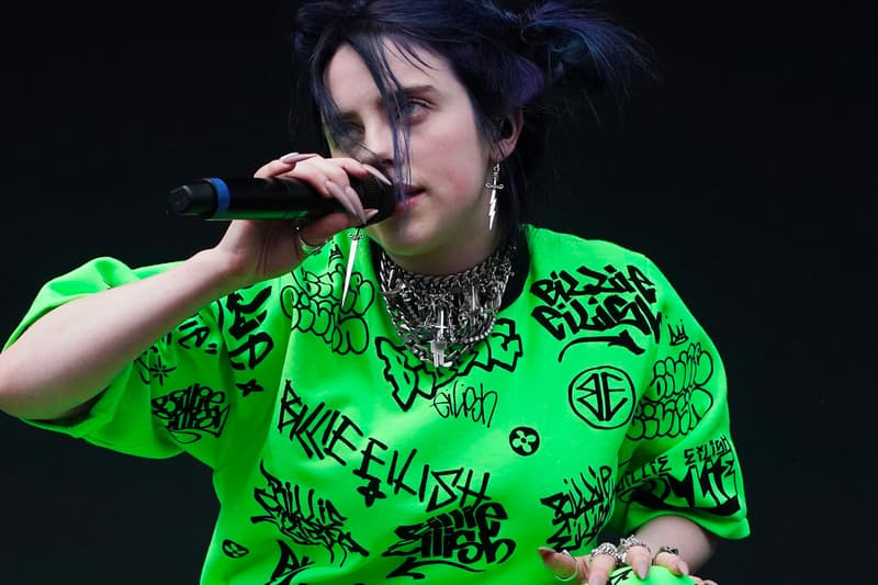 ビリー・アイリッシュが自身のエア モア アップテンポの色味でファンと揉める Debate Overtake Billie Eilish Live Q and A session instagram stories nike air more uptempo artist singer the dress fans