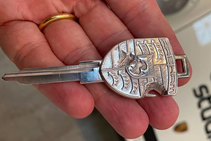 ダニエル・アーシャムがポルシェ930A Turboのプラチナ製キーを公開 Daniel Arsham(ダニエル・アーシャム)が Porsche 930A Turbo のプラチナ製キーを公開