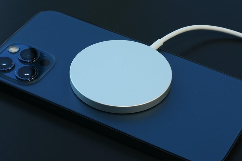 apple アップル iPhone 12 シリーズにクローズアップ