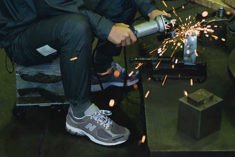 インヴィンシブルxNハリウッドxニューバランスのトリプルコラボ2002Rが誕生 INVINCIBLE x N.HOOLYWOOD x New Balance 2002R Collab