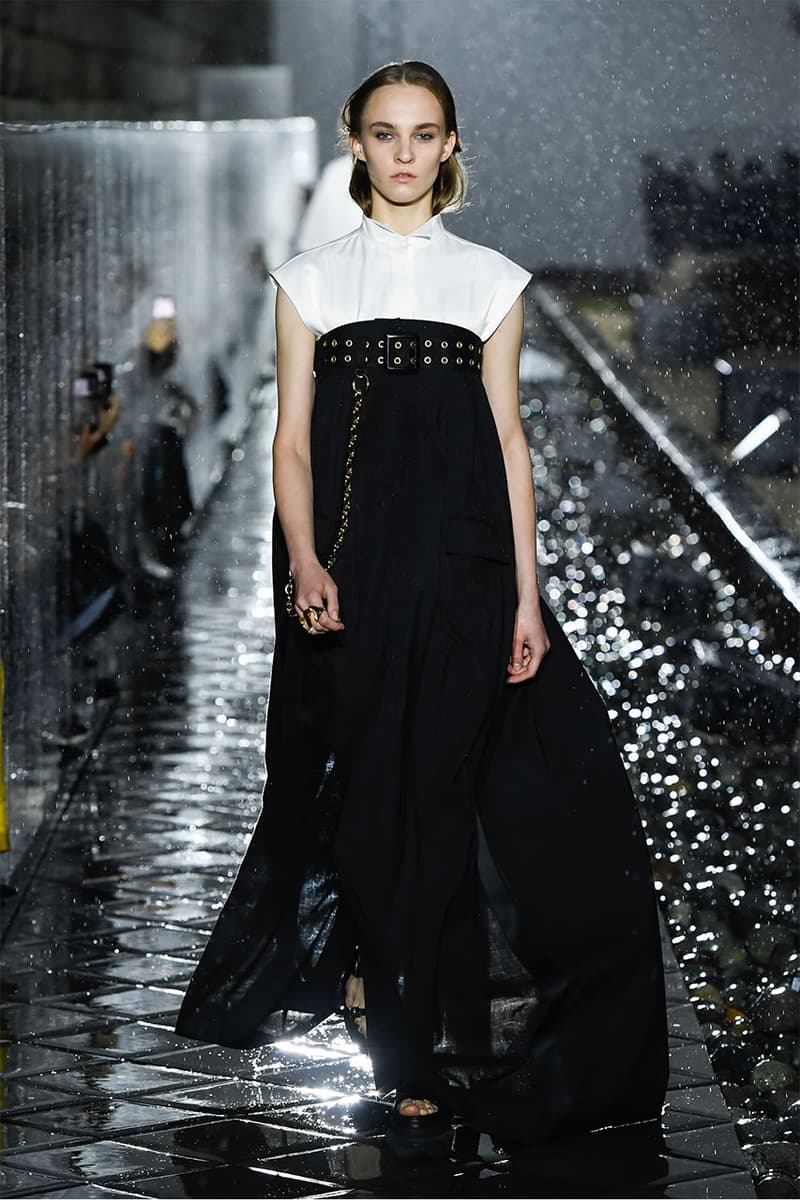 サカイ sacai 2021年春夏コレクション 阿部千登勢の手がける〈<a href="https://hypebeast.com/jp/tags/sacai">sacai</a>(サカイ)〉が、『小田原文化財団 江之浦測候所』にて2021年春夏コレクションを発表。