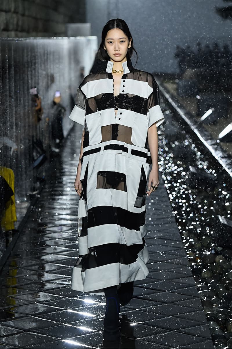 サカイ sacai 2021年春夏コレクション 阿部千登勢の手がける〈<a href="https://hypebeast.com/jp/tags/sacai">sacai</a>(サカイ)〉が、『小田原文化財団 江之浦測候所』にて2021年春夏コレクションを発表。