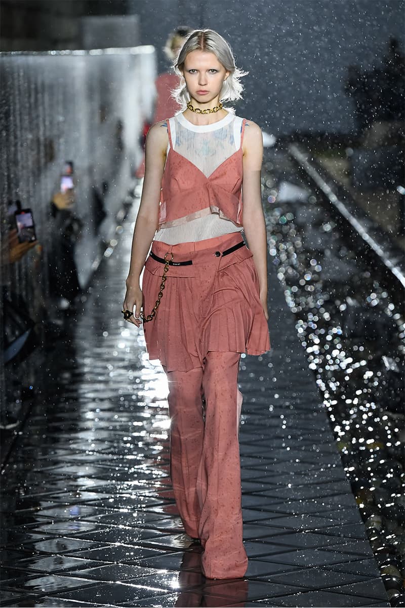サカイ sacai 2021年春夏コレクション 阿部千登勢の手がける〈<a href="https://hypebeast.com/jp/tags/sacai">sacai</a>(サカイ)〉が、『小田原文化財団 江之浦測候所』にて2021年春夏コレクションを発表。