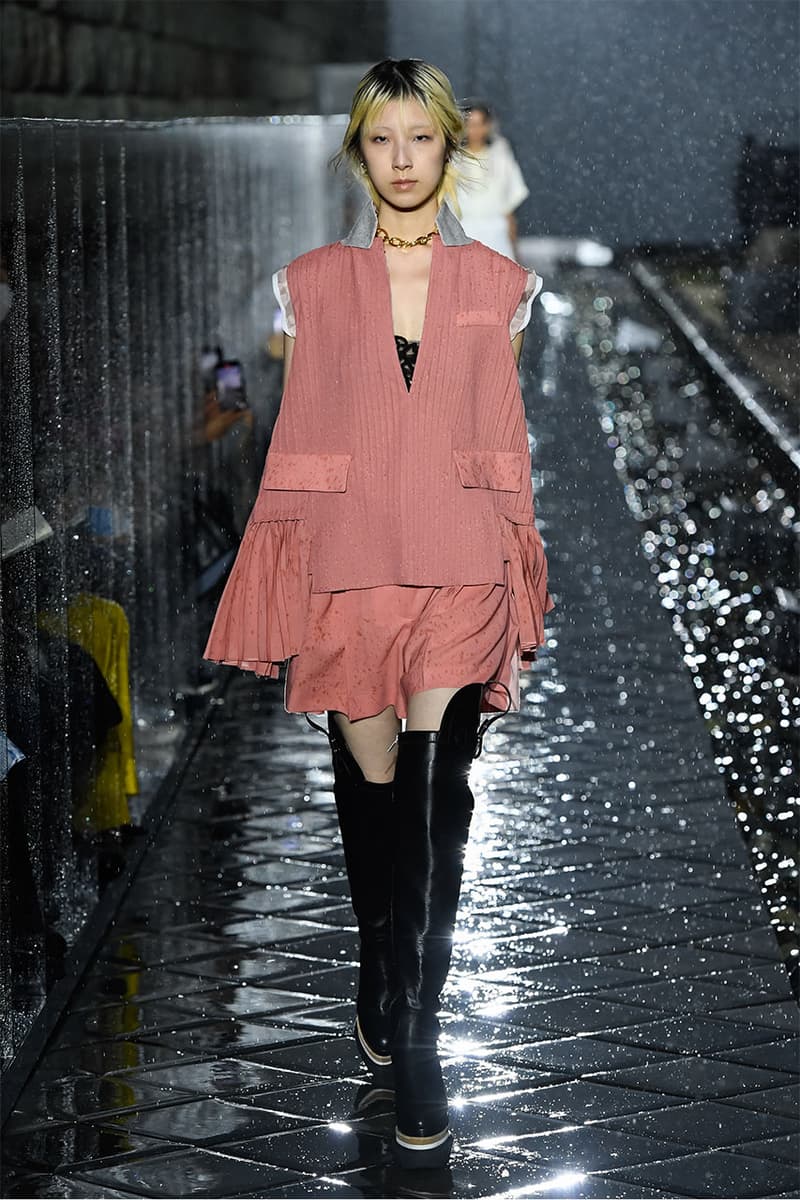 サカイ sacai 2021年春夏コレクション 阿部千登勢の手がける〈<a href="https://hypebeast.com/jp/tags/sacai">sacai</a>(サカイ)〉が、『小田原文化財団 江之浦測候所』にて2021年春夏コレクションを発表。
