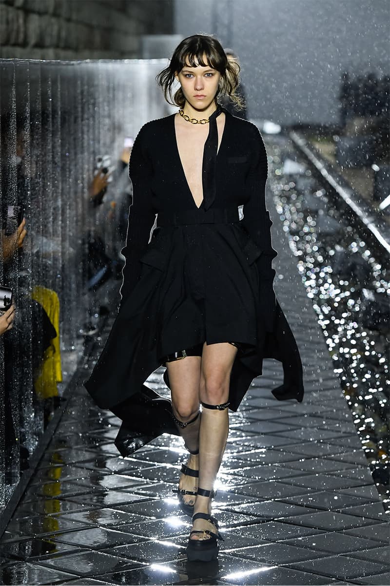 サカイ sacai 2021年春夏コレクション 阿部千登勢の手がける〈<a href="https://hypebeast.com/jp/tags/sacai">sacai</a>(サカイ)〉が、『小田原文化財団 江之浦測候所』にて2021年春夏コレクションを発表。