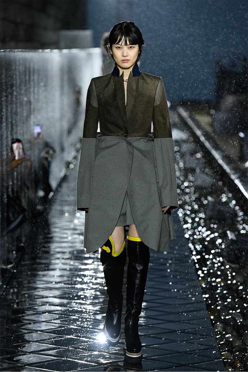 サカイ sacai 2021年春夏コレクション 阿部千登勢の手がける〈<a href="https://hypebeast.com/jp/tags/sacai">sacai</a>(サカイ)〉が、『小田原文化財団 江之浦測候所』にて2021年春夏コレクションを発表。