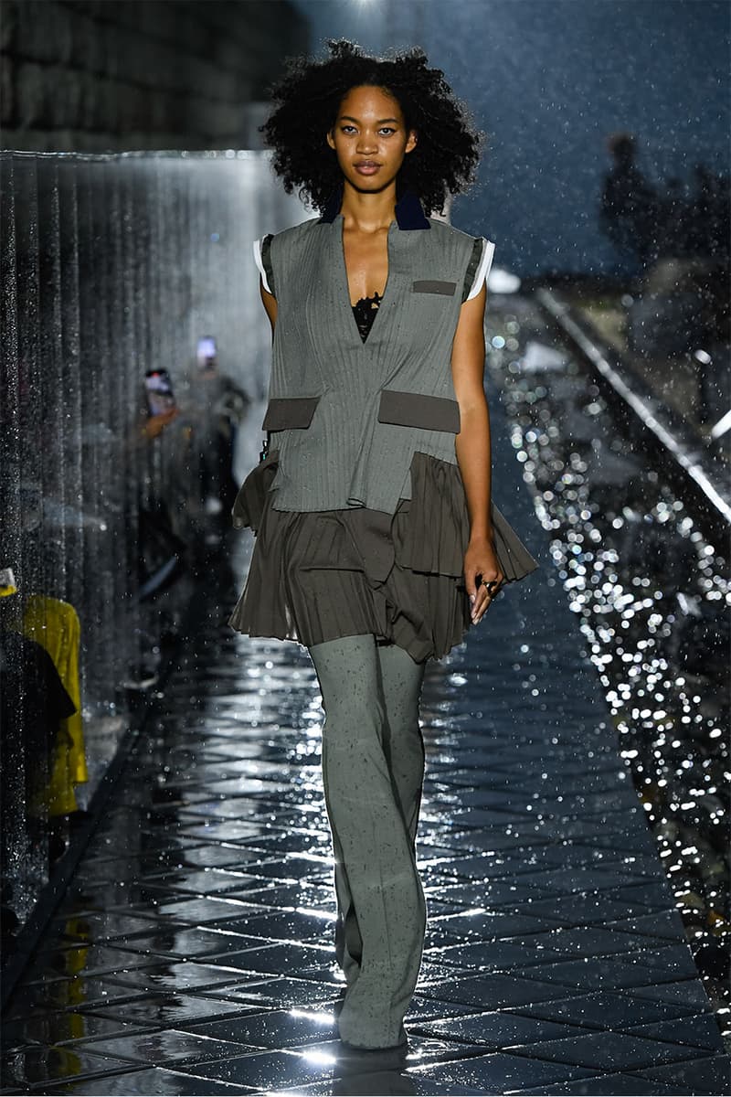 サカイ sacai 2021年春夏コレクション 阿部千登勢の手がける〈<a href="https://hypebeast.com/jp/tags/sacai">sacai</a>(サカイ)〉が、『小田原文化財団 江之浦測候所』にて2021年春夏コレクションを発表。