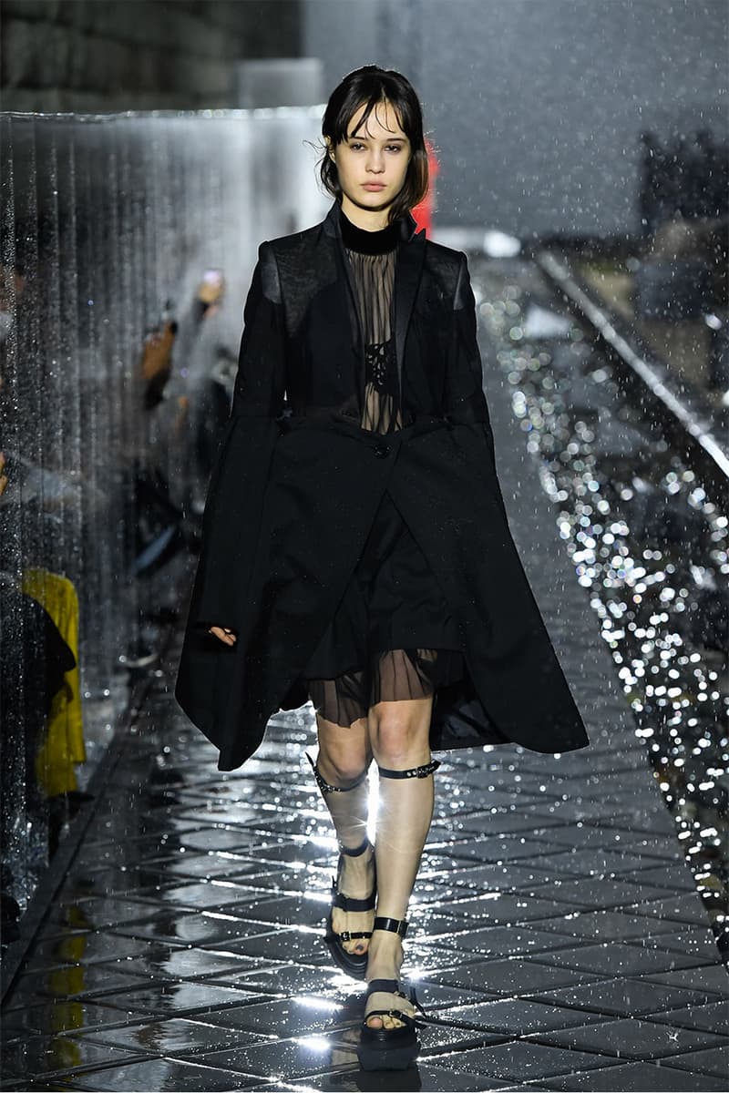 サカイ sacai 2021年春夏コレクション 阿部千登勢の手がける〈<a href="https://hypebeast.com/jp/tags/sacai">sacai</a>(サカイ)〉が、『小田原文化財団 江之浦測候所』にて2021年春夏コレクションを発表。