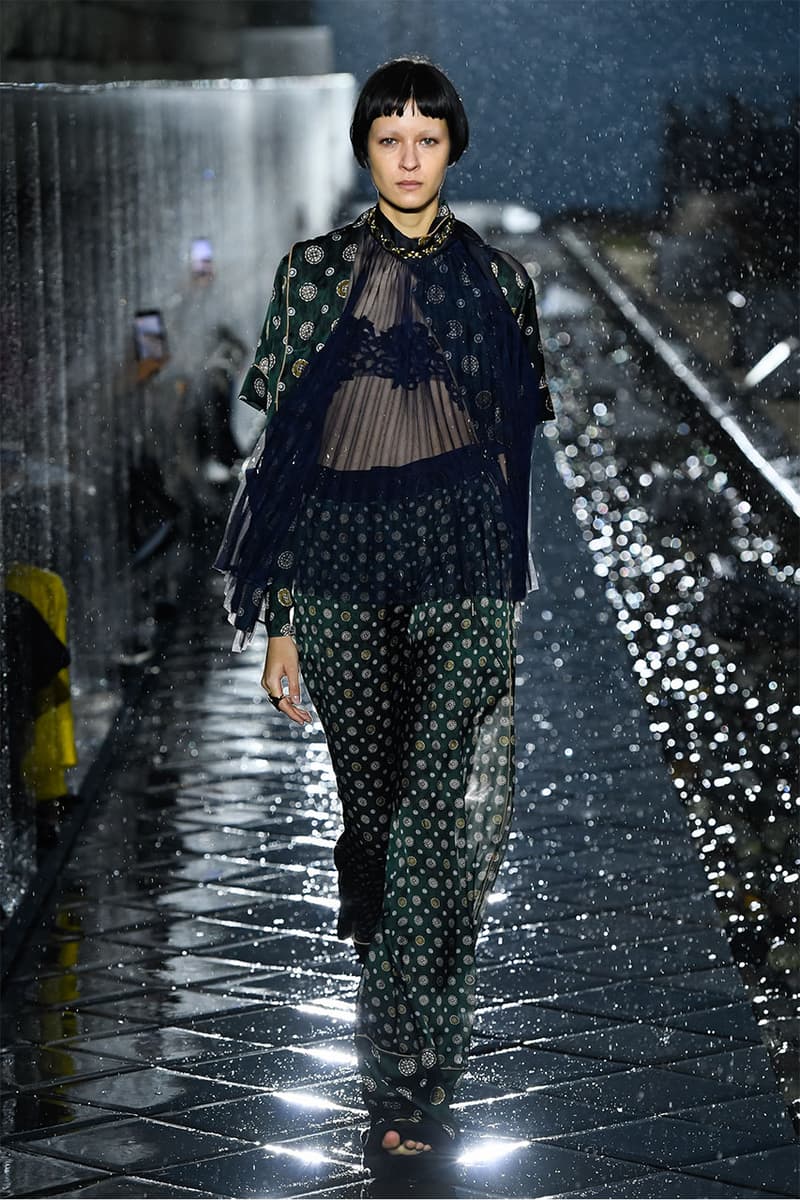 サカイ sacai 2021年春夏コレクション 阿部千登勢の手がける〈<a href="https://hypebeast.com/jp/tags/sacai">sacai</a>(サカイ)〉が、『小田原文化財団 江之浦測候所』にて2021年春夏コレクションを発表。
