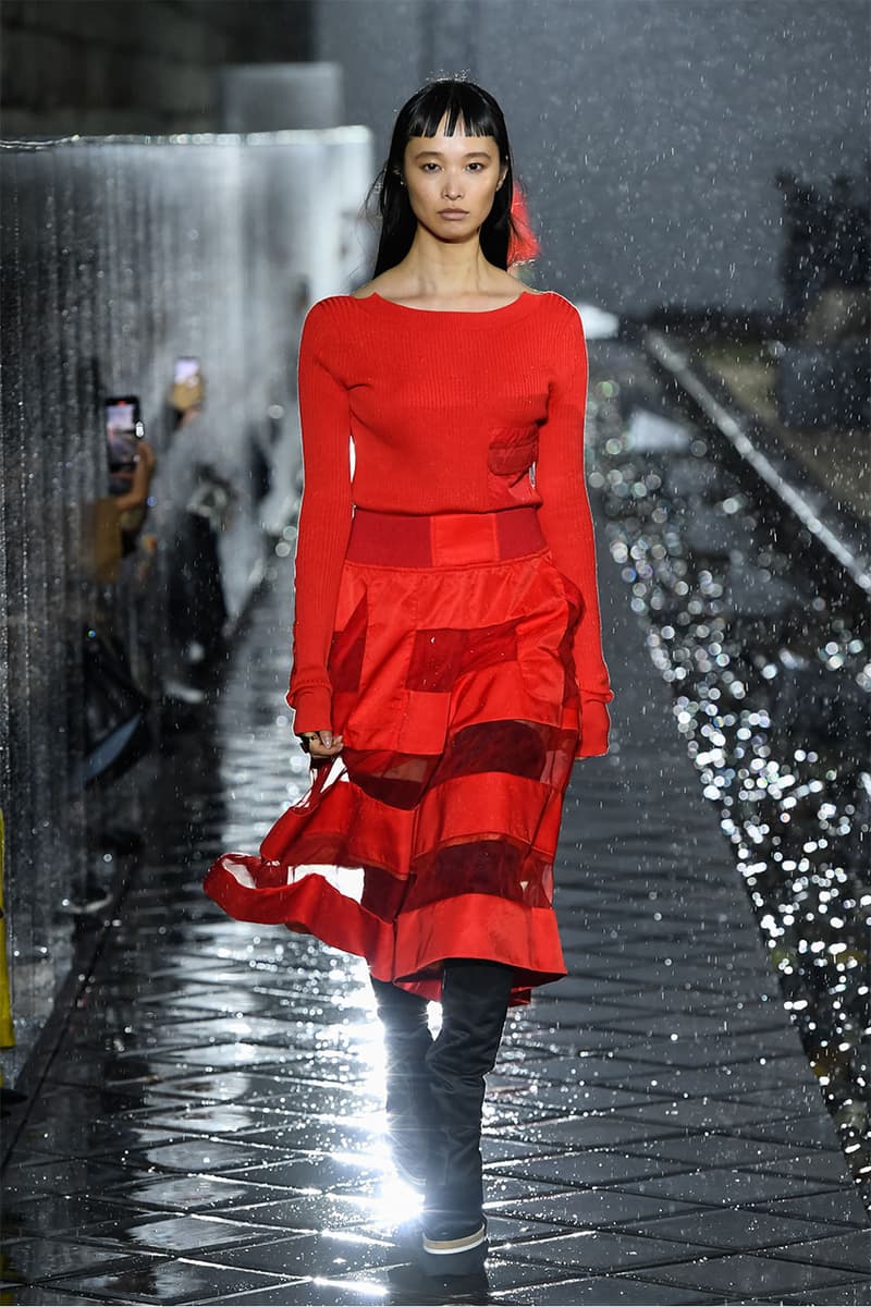 サカイ sacai 2021年春夏コレクション 阿部千登勢の手がける〈<a href="https://hypebeast.com/jp/tags/sacai">sacai</a>(サカイ)〉が、『小田原文化財団 江之浦測候所』にて2021年春夏コレクションを発表。