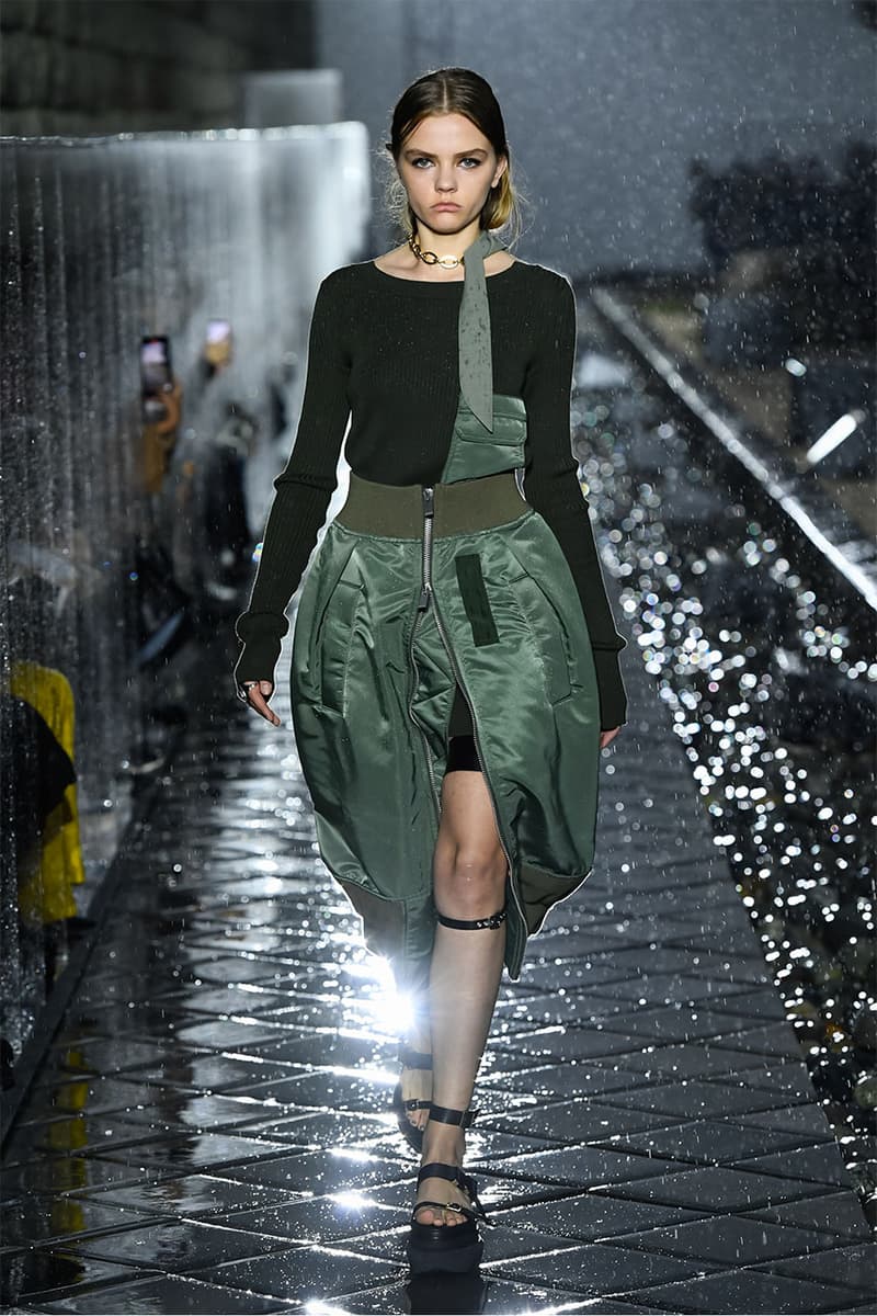 サカイ sacai 2021年春夏コレクション 阿部千登勢の手がける〈<a href="https://hypebeast.com/jp/tags/sacai">sacai</a>(サカイ)〉が、『小田原文化財団 江之浦測候所』にて2021年春夏コレクションを発表。