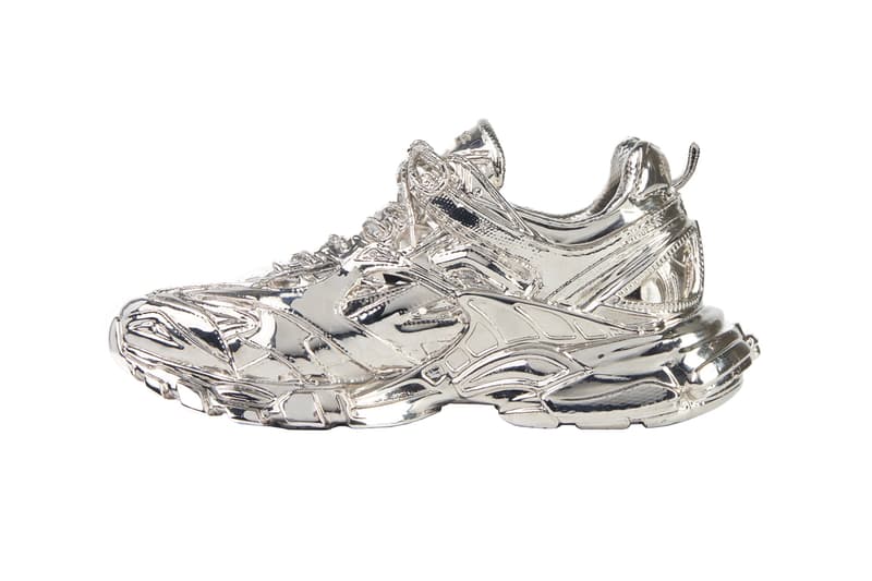 バレンシアガの人気スニーカー トラック2がメタル彫刻になる Balenciaga Releases a $5,750 USD Track.2 Sneaker metal Sculpture
