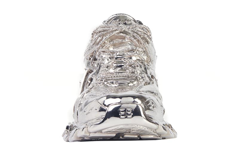 バレンシアガの人気スニーカー トラック2がメタル彫刻になる Balenciaga Releases a $5,750 USD Track.2 Sneaker metal Sculpture