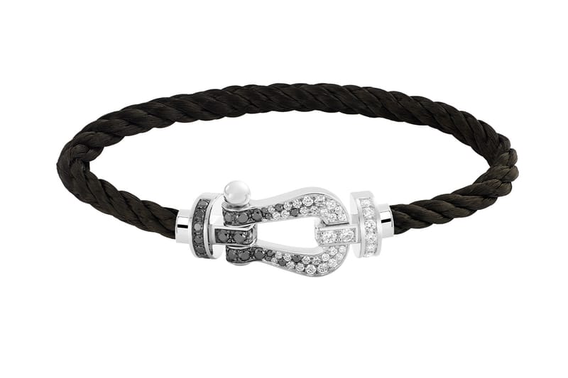 FRED のアイコニックジュエリー “Force 10” にブラック&ホワイトダイヤモンドの新作バックルが登場