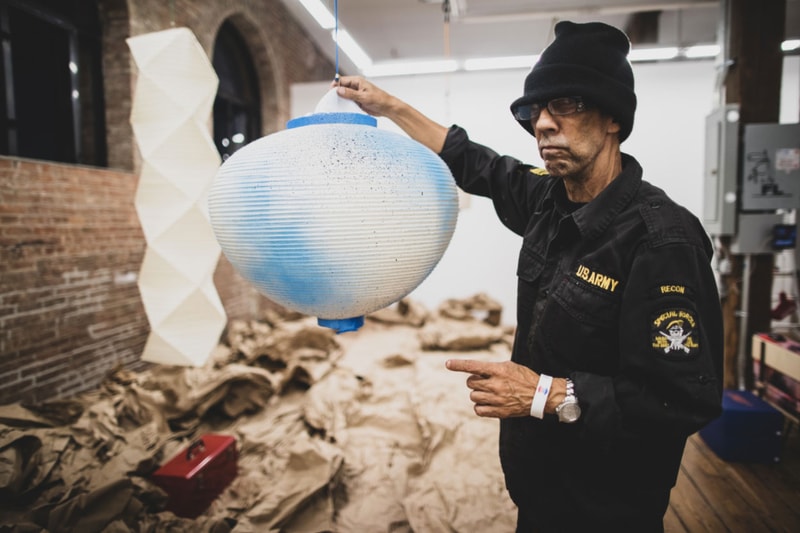 フューチュラ Futura がニューヨークのノグチ美術館でエキシビションを開催 futura exhibition the noguchi museum hand painted light sculptures