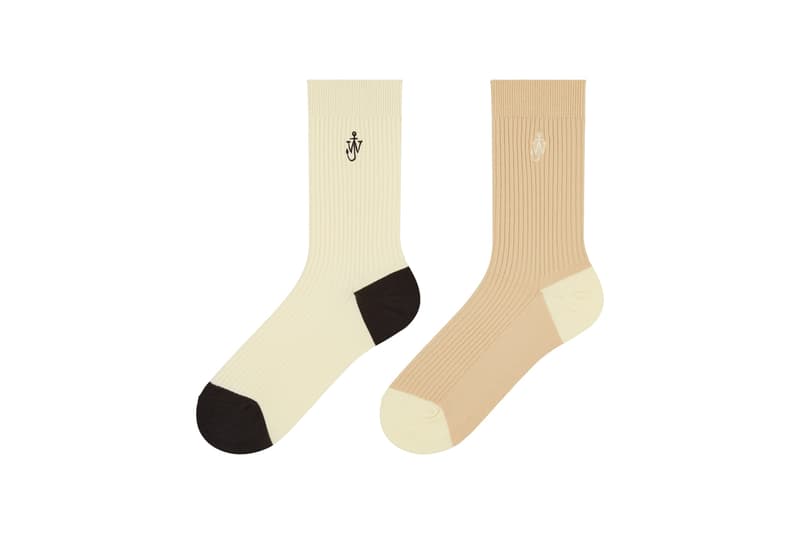 ユニクロ アンド JW アンダーソンから英国の気品漂うホリデーコレクションが登場 JW Anderson x UNIQLO Holiday 2020 Collection Festive Christmas Time Winter 2020 Accessories Kids Adult Jonathan Anderson knit caps snoods gloves socks HEATTECH
