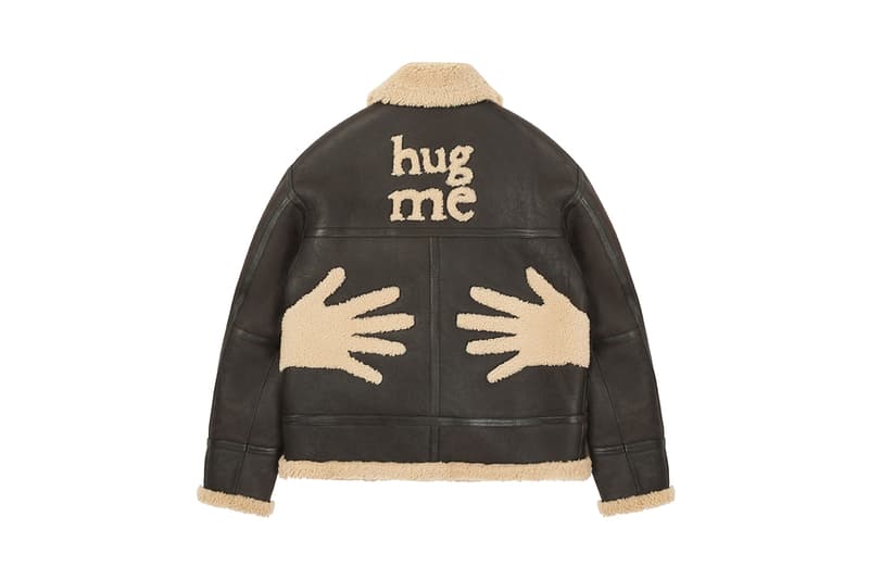 パレス スケートボード palace skateboards とモスキーノ moschino による初コラボが実現  moschino palace skateboards collection collaboration shearling jackets puffers denim hoodies t shirts release fall winter 2020 milk carton duck logo shirt jeans jacket motorcycle bell helmet jeremy scott