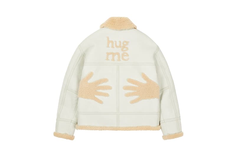 パレス スケートボード palace skateboards とモスキーノ moschino による初コラボが実現  moschino palace skateboards collection collaboration shearling jackets puffers denim hoodies t shirts release fall winter 2020 milk carton duck logo shirt jeans jacket motorcycle bell helmet jeremy scott