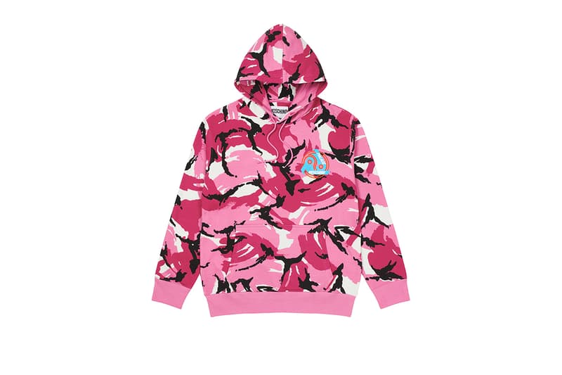 パレス スケートボード palace skateboards とモスキーノ moschino による初コラボが実現  moschino palace skateboards collection collaboration shearling jackets puffers denim hoodies t shirts release fall winter 2020 milk carton duck logo shirt jeans jacket motorcycle bell helmet jeremy scott