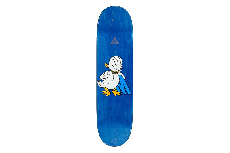 パレス スケートボード palace skateboards とモスキーノ moschino による初コラボが実現  moschino palace skateboards collection collaboration shearling jackets puffers denim hoodies t shirts release fall winter 2020 milk carton duck logo shirt jeans jacket motorcycle bell helmet jeremy scott