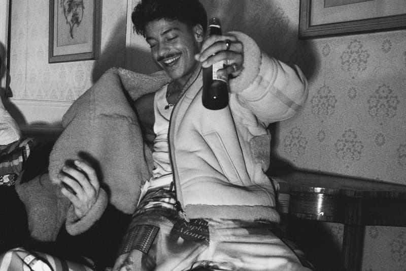 パレス スケートボード palace skateboards とモスキーノ moschino による初コラボが実現  moschino palace skateboards collection collaboration shearling jackets puffers denim hoodies t shirts release fall winter 2020 milk carton duck logo shirt jeans jacket motorcycle bell helmet jeremy scott